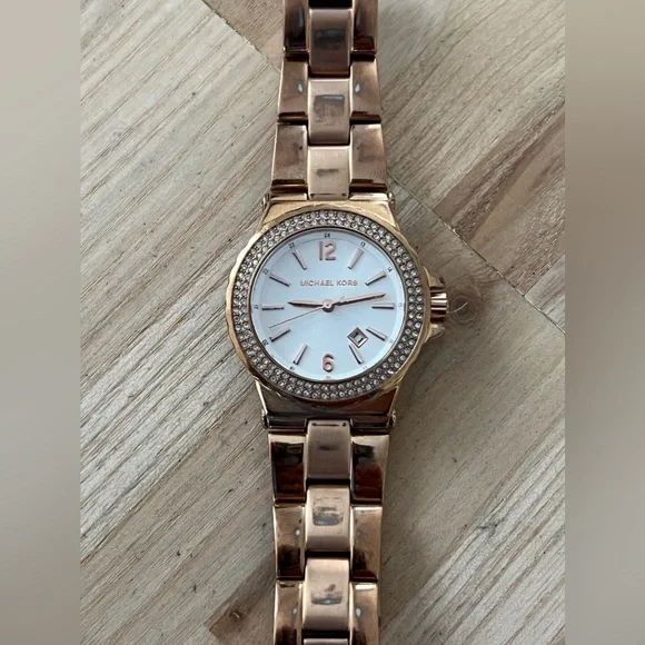 Michael Kors Ladies Watch Crystals Accents Pearl Dial Rose Gold-Tone Bracelet